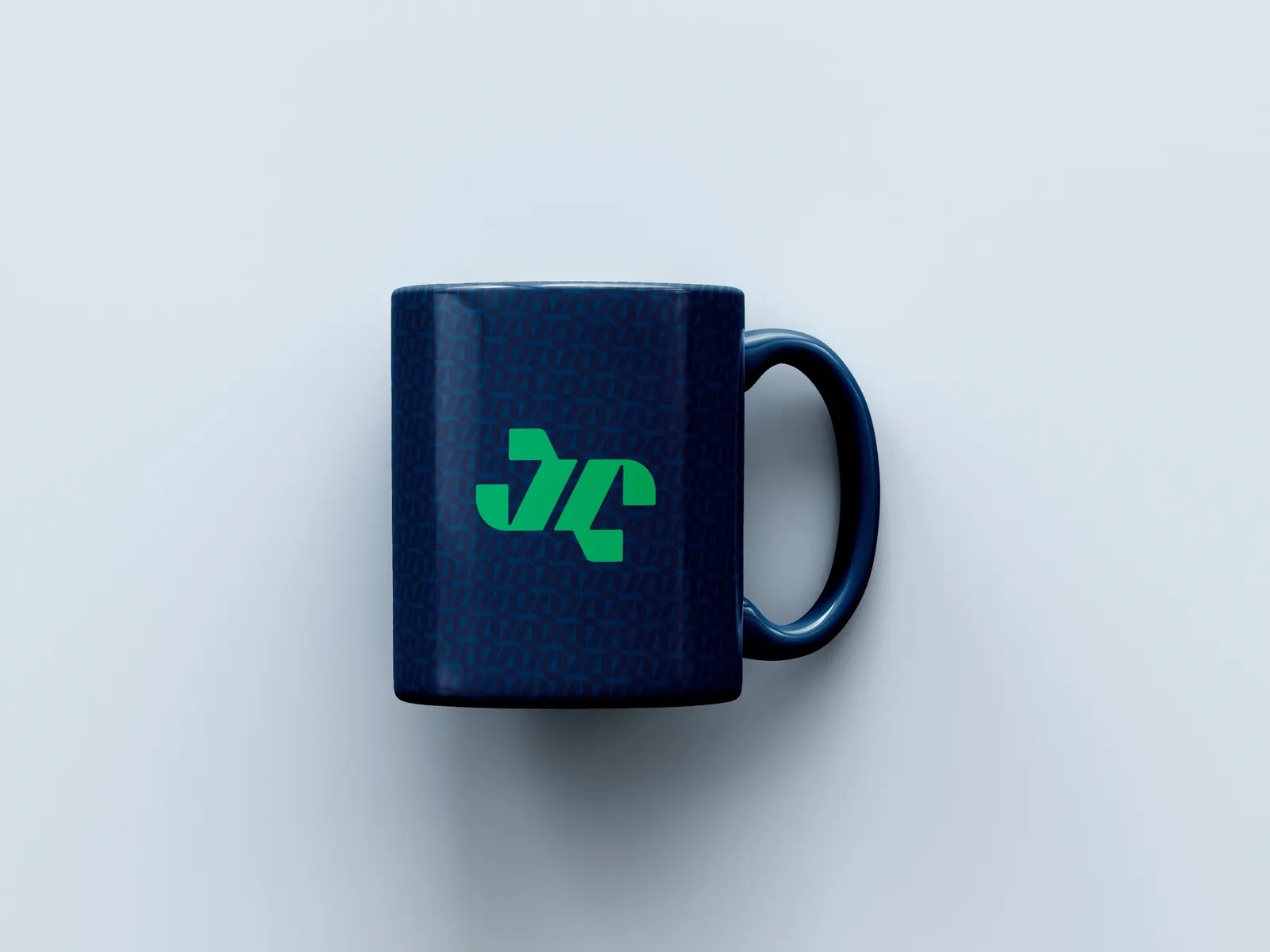 Caneca azul-marinho com o símbolo verde da marca