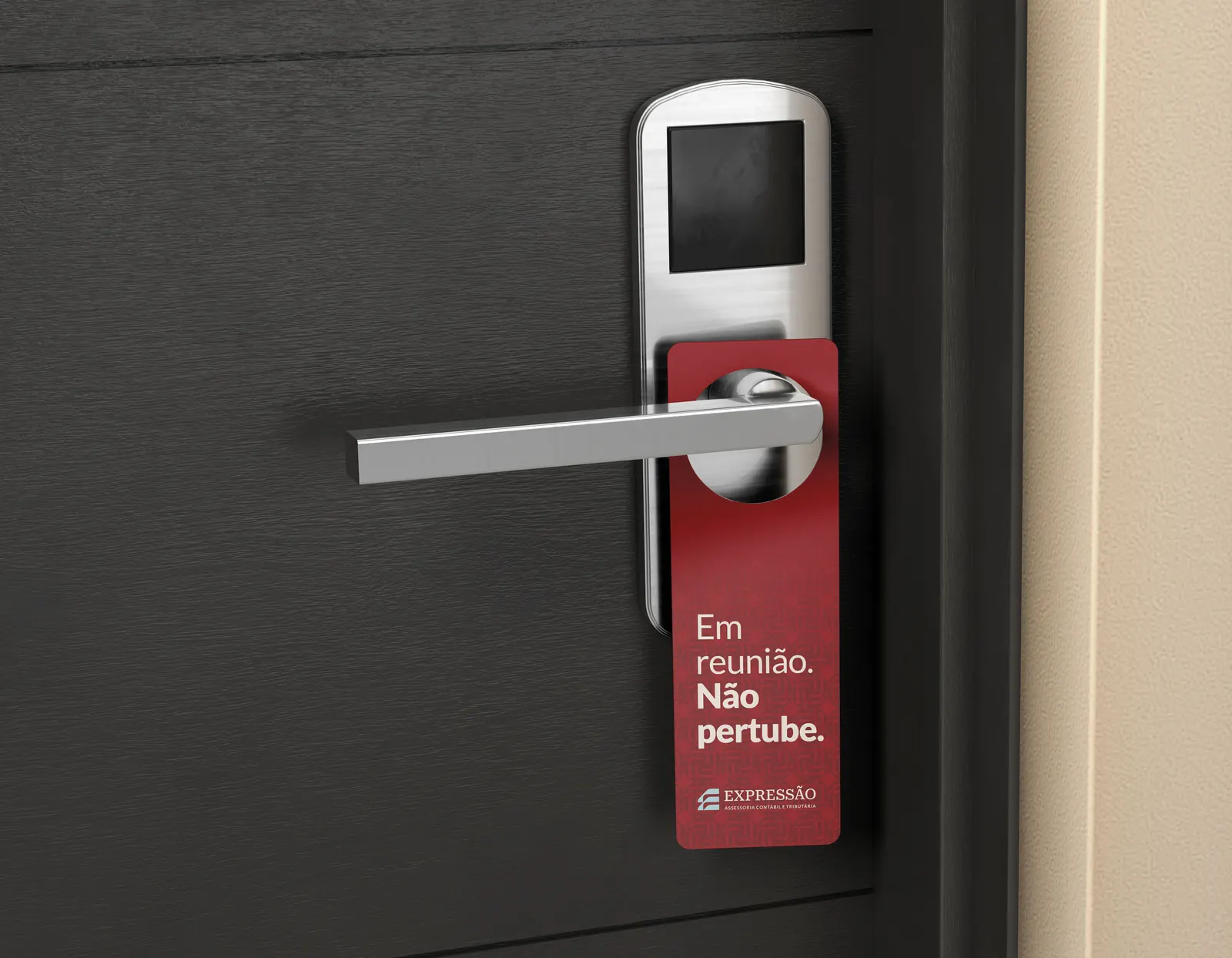 Door hanger de porta com a identidade da marca