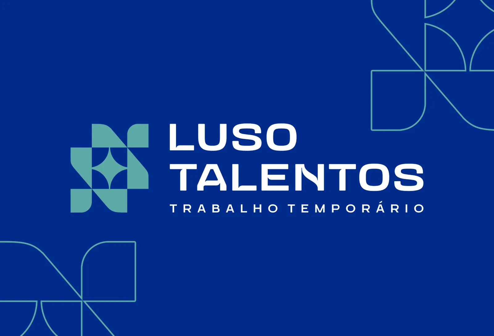 Sacola com padrão de azulejo e a marca Luso Talentos